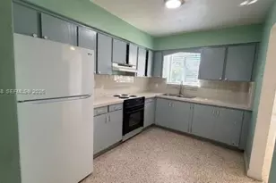 9221 SW 39th St, Miami, FL 33165 - Photo 15