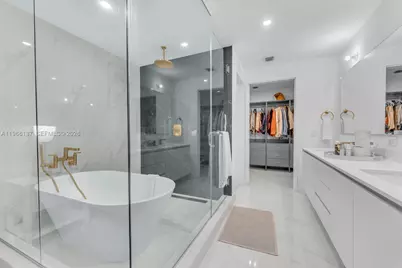 700 NE 24th St #1405, Miami, FL 33137 - Photo 3