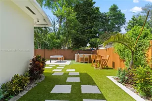 221 NE 44th St, Miami, FL 33137 - Photo 13