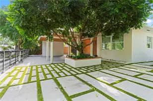 221 NE 44th St, Miami, FL 33137 - Photo 9