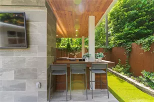 221 NE 44th St, Miami, FL 33137 - Photo 11