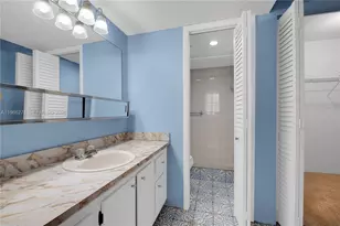 1400 St Charles Pl, Pembroke Pines, FL 33026 - Photo 9