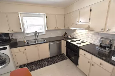 138 Amherst Ln, Lake Worth, FL 33467 - Photo 9