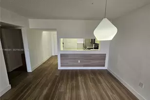 10255 NW 9th St Cir, Miami, FL 33172 - Photo 9