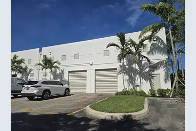 10322 NW 55th St, Sunrise, FL 33351 - Photo 3