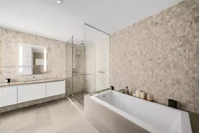 88 SW 7th St #2105, Miami, FL 33130 - Photo 5