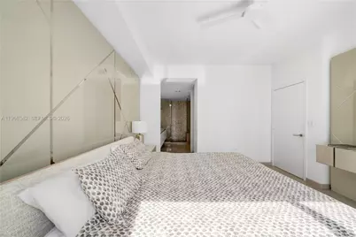 88 SW 7th St #2105, Miami, FL 33130 - Photo 9
