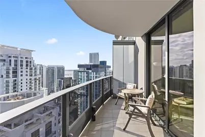 1000 Brickell Plz #4605, Miami, FL 33131 - Photo 15