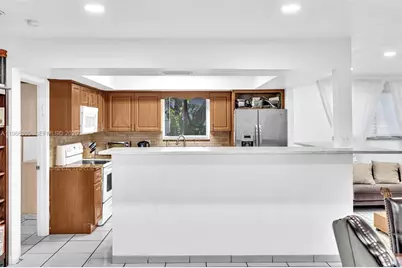 9524 Byron Ave, Surfside, FL 33154 - Photo 25