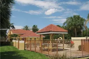 7610 Westwood Dr, Tamarac, FL 33321 - Photo 5