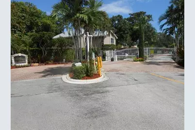 128 Laurel Rd, Hollywood, FL 33021 - Photo 1