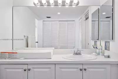 100 Bayview Dr #1418, Sunny Isles Beach, FL 33160 - Photo 17