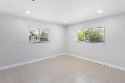 3241 NE 17th Ave, Oakland Park, FL 33334 - Photo 13