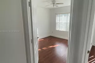 703 NE 195th St, Miami, FL 33179 - Photo 9