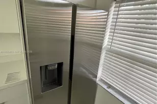 703 NE 195th St, Miami, FL 33179 - Photo 25