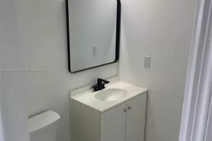 703 NE 195th St, Miami, FL 33179 - Photo 23