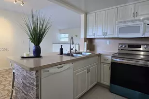 10221 Fontainebleau Blvd, Miami, FL 33172 - Photo 9