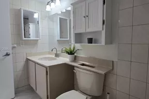 10221 Fontainebleau Blvd, Miami, FL 33172 - Photo 17