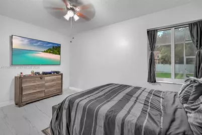 544 NW 159th Ln, Pembroke Pines, FL 33028 - Photo 5