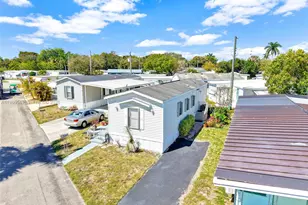 8701 SW 17th Ct, Davie, FL 33324 - Photo 7