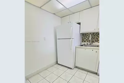 1000 Parkview Dr #605, Hallandale Beach, FL 33009 - Photo 5