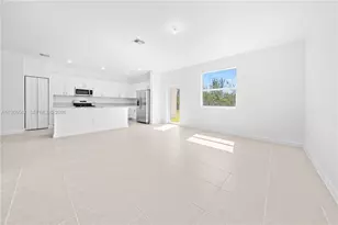 2442 SE 30th St, Homestead, FL 33035 - Photo 13