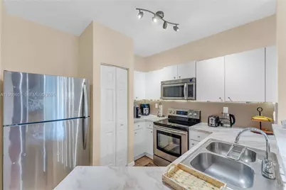 8844 S Isles Cir #0, Tamarac, FL 33321 - Photo 11