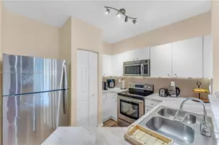 8844 S Isles Cir, Tamarac, FL 33321 - Photo 11