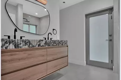 1050 Jefferson St, Hollywood, FL 33019 - Photo 25