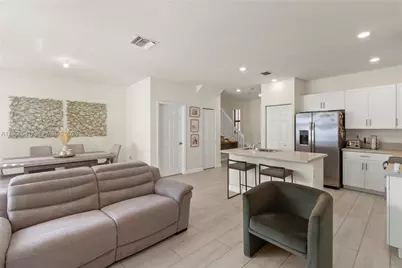 3226 W 108th St, Hialeah, FL 33018 - Photo 9