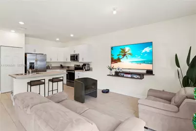 3226 W 108th St, Hialeah, FL 33018 - Photo 17