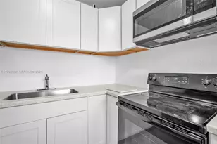 841 NW 15th Terrace, Fort Lauderdale, FL 33311 - Photo 9