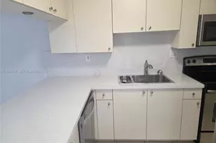 8425 NW 8th St, Miami, FL 33126 - Photo 15