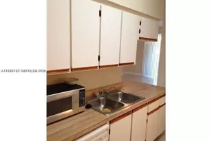 18330 NW 68th Ave, Hialeah, FL 33015 - Photo 7