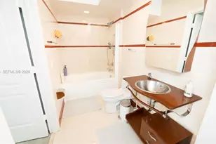 110 Washington Ave, Miami Beach, FL 33139 - Photo 11