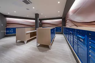 19401 W Dixie Hwy, Miami, FL 33180 - Photo 17