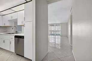 421 NE 14th Ave, Hallandale Beach, FL 33009 - Photo 13