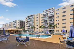 421 NE 14th Ave, Hallandale Beach, FL 33009 - Photo 3