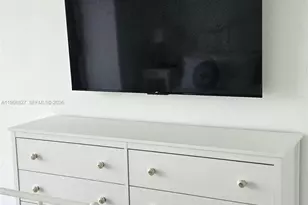 16385 Biscayne Blvd, North Miami Beach, FL 33160 - Photo 9