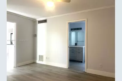 645 Executive Center Dr #R101, West Palm Beach, FL 33401 - Photo 13