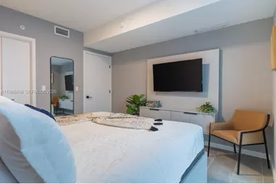 227 NE 2nd St #1905, Miami, FL 33132 - Photo 7