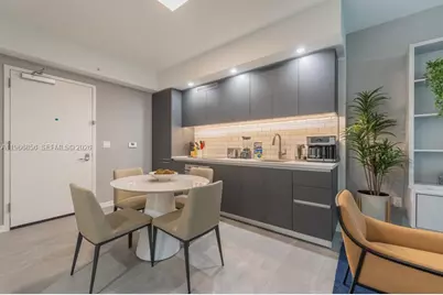 227 NE 2nd St #1905, Miami, FL 33132 - Photo 17