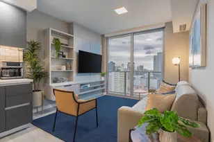 227 NE 2nd St, Miami, FL 33132 - Photo 3