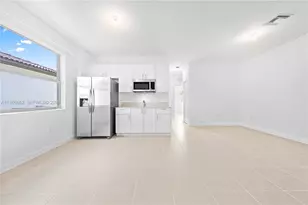 2442 SE 30th St, Homestead, FL 33035 - Photo 3