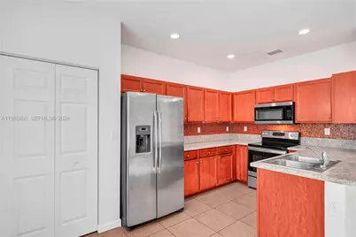 9334 W 33 Way #9334, Hialeah, FL 33018 - Photo 3