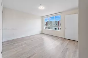 2561 NE 193rd St, Miami, FL 33180 - Photo 7