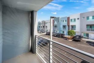 2561 NE 193rd St, Miami, FL 33180 - Photo 17