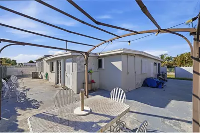 4791 W 3rd Ave, Hialeah, FL 33012 - Photo 29