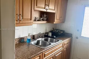NE 14th Ave 16790, North Miami Beach, FL 33162 - Photo 3