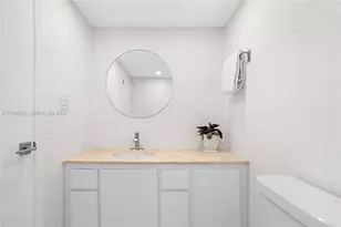 5401 Collins Ave, Miami Beach, FL 33140 - Photo 11